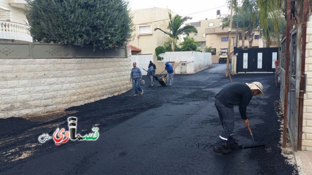 فيديو: تعبيد الشوارع اصبح ثقافة يومية لدى الرئيس عادل بدير وسكان الحي الشرقي .. الله يطول بعمره الرئيس عادل ...  